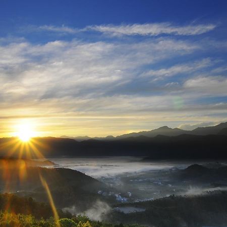 Sun Moon Lake Jinlongshan BnB Yuchi Bagian luar foto