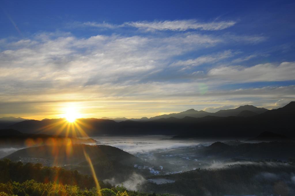 Sun Moon Lake Jinlongshan BnB Yuchi Bagian luar foto